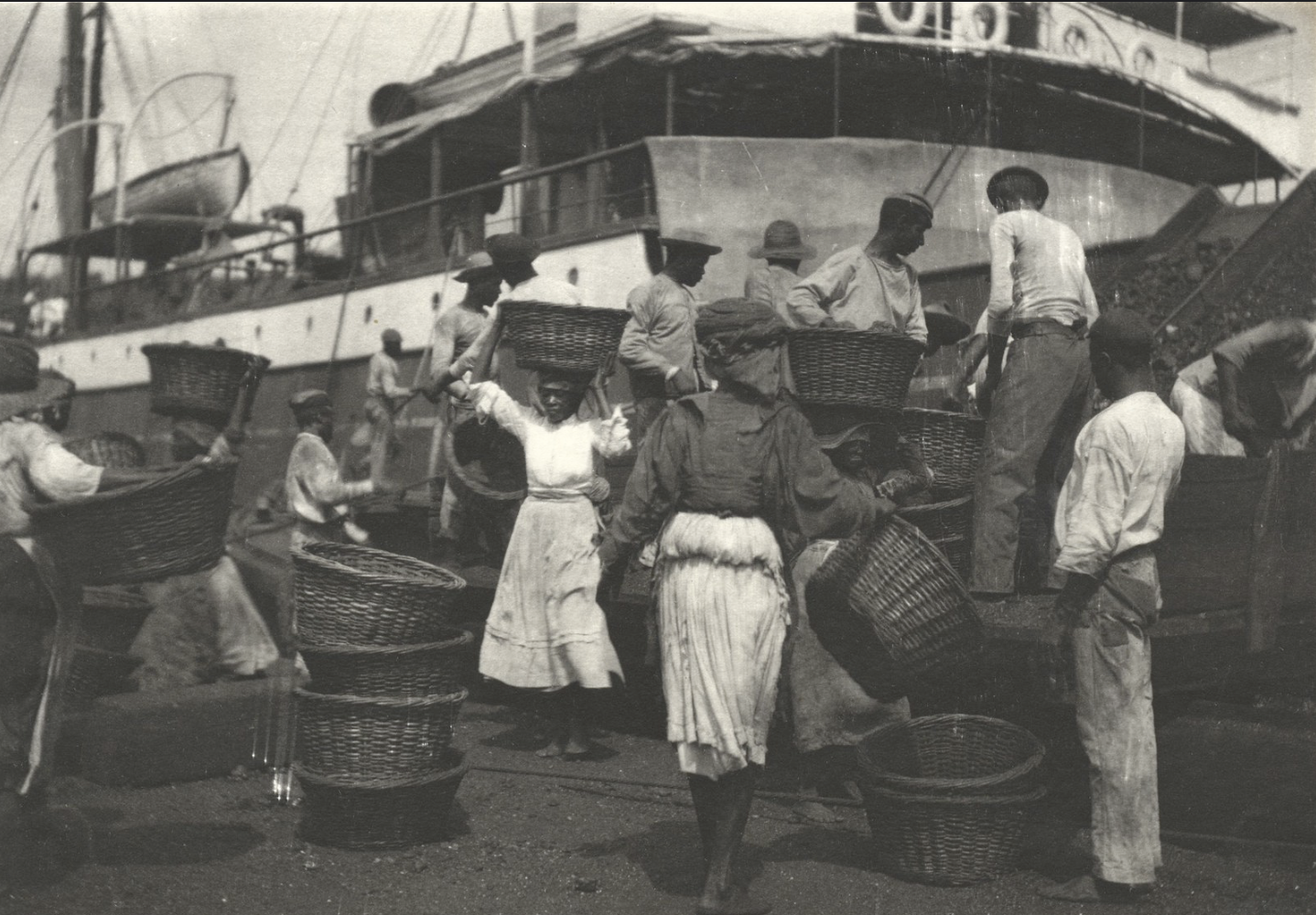 Coaling, St Thomas (ca. 1895) [Photograph]. Caribbean Photo Archive. https://www.flickr.com/photos/caribbeanphotoarchive/44133364771/.