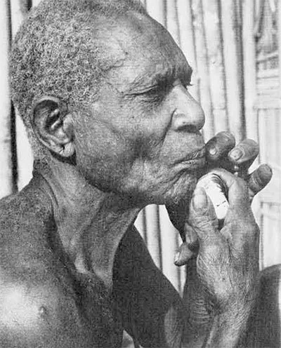 "An elderly Kwaio man shaves by pulling out his whiskers with a clam shell." "The Anthropologist’s Dilemma." Expedition Magazine 14, no. 3 (March, 1972): https://www.penn.museum/sites/expedition/the-anthropologists-dilemma/