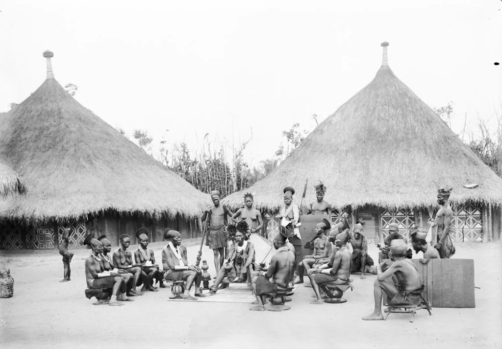  Mangbetu village, likely in the northeastern Congo region, around the early 1900s. 