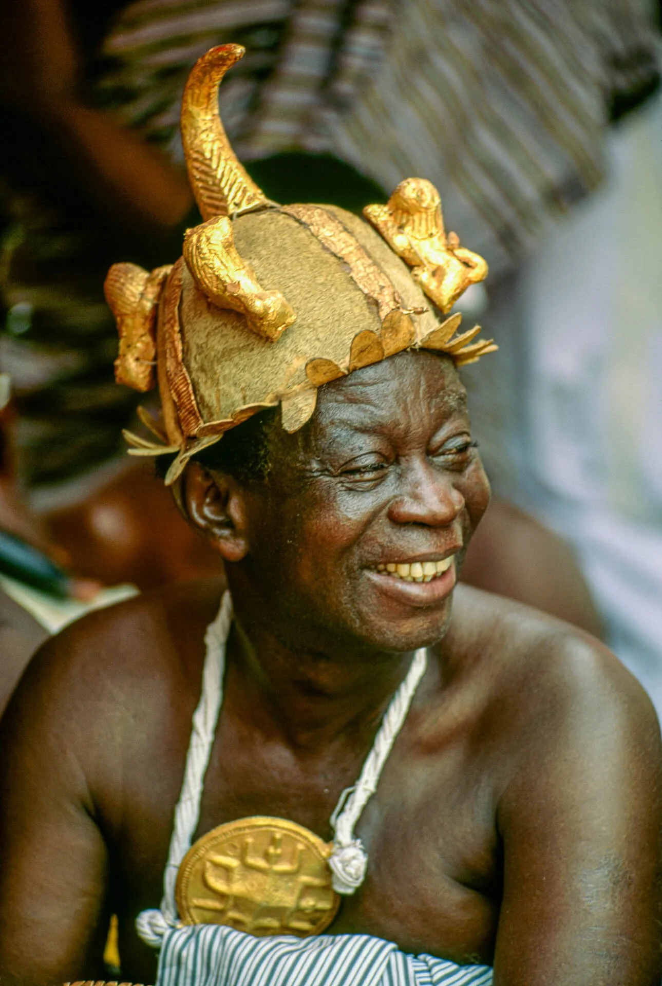 Ashanti Sword Bearer attending Silver Jubilee, Ghana. Unknown photographer. (n.d.). Ashanti sword bearer attending Silver Jubilee, Ghana [Photograph]. Africa Online Museum. https://africaonlinemuseum.org/map/ghana/ashanti-kingdom/photos/