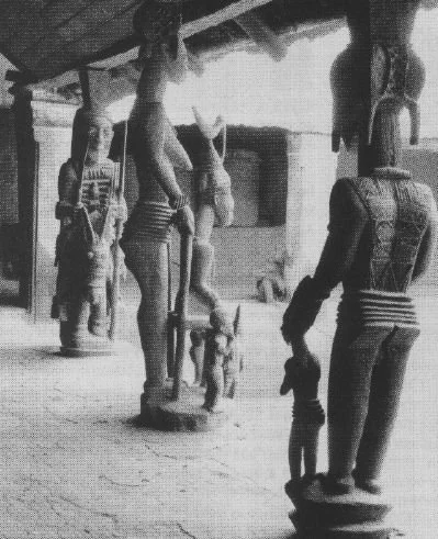 Olowe of Ise Veranda Post in situ.jpeg