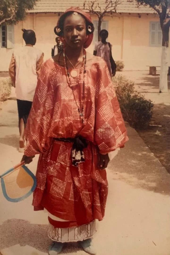 Nigerian woman wearing a grand boubou tied with a tie-dye cloth.
