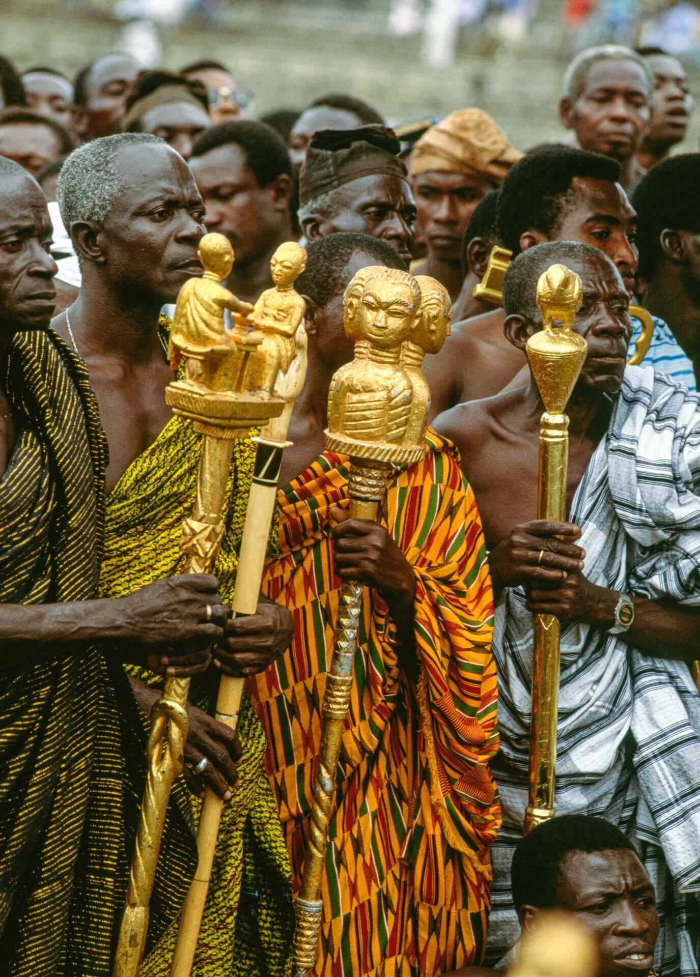 Ashanti linguists (Okyeame) interpreting the sacrosanct words of the king, Ghana. Unknown photographer. (n.d.). Ashanti linguists interpreting the words of the king, Ghana [Photograph]. Africa Online Museum. https://africaonlinemuseum.org/map/ghana/a