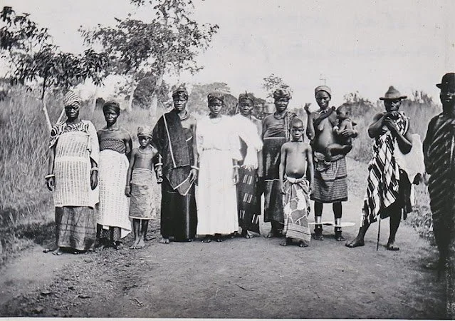 People of Onitsha shot by Robert Mcwhirter, 1905-11. 