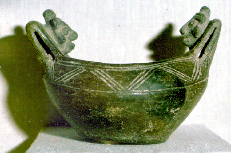 Round bowl with strap handles