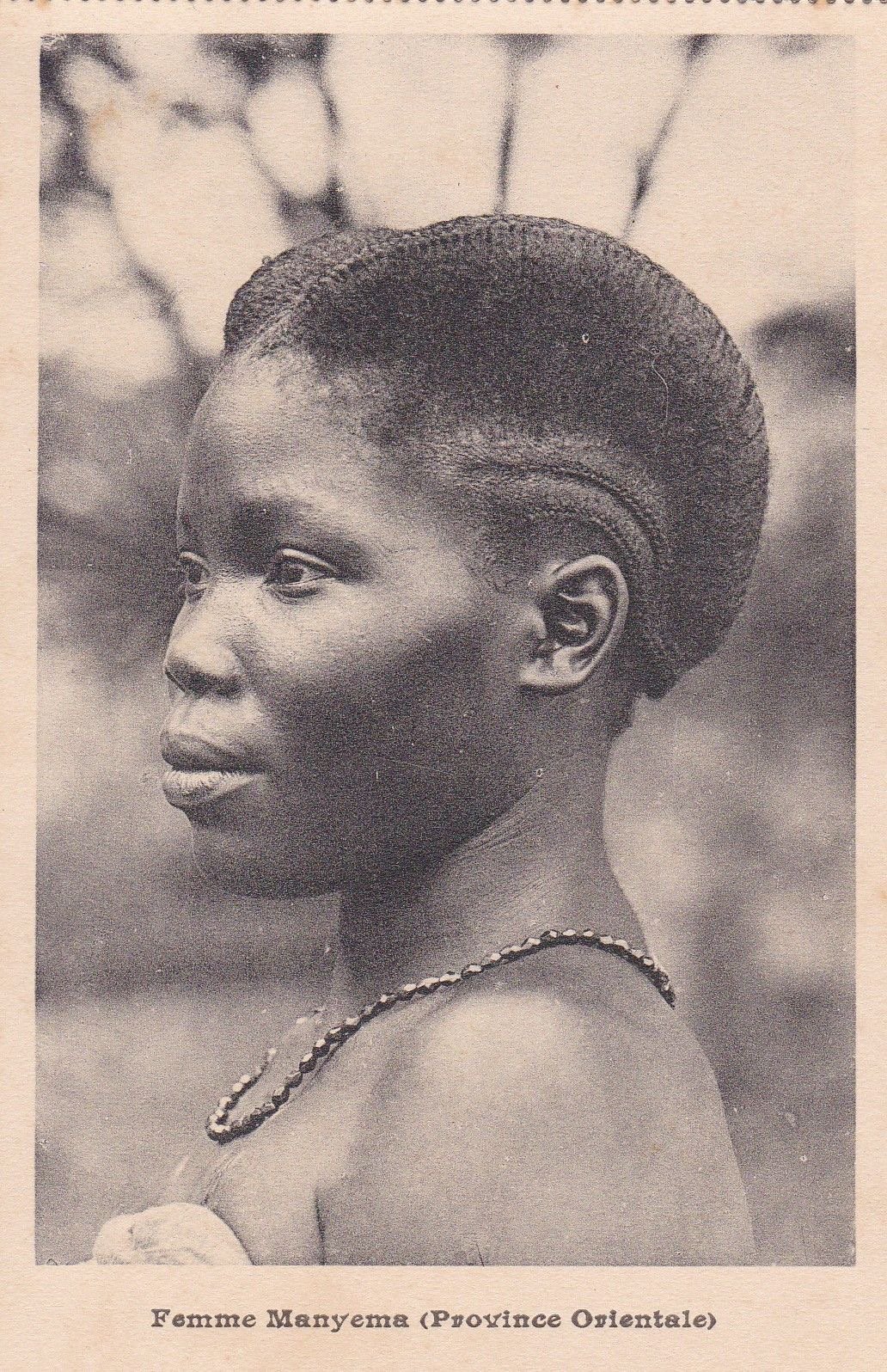 Femme Manama, (Province Orientale)