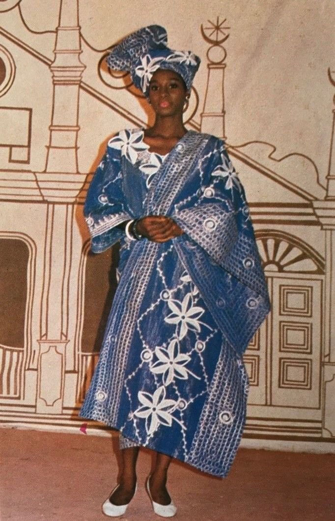 Nigerian woman wearing an iro and boba.
