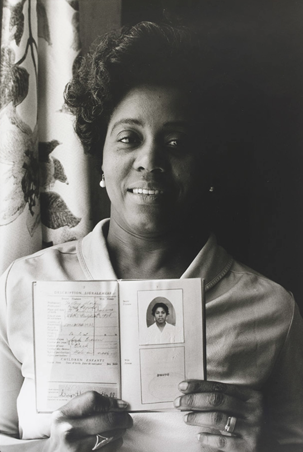Cynthia M Prescod at Home in Primrose Hill, London, photograph by Normski, 1986, England. Museum no. E.108-2012. © Normski/ Victoria and Albert Museum, London.