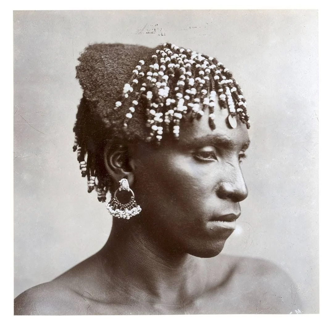 Middlebrook (attr.), J.E. (1870–1900) A Zulu girl. Hair strung with beads. The Walther Collection.