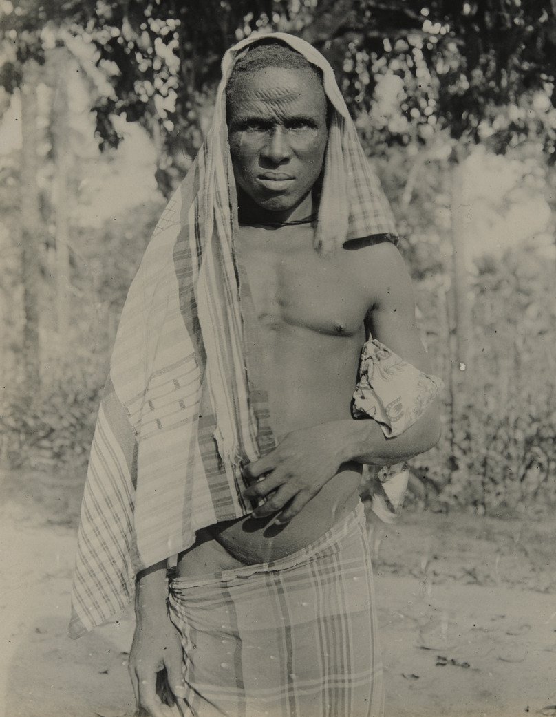 Okoye, photographed at Agukwu Nri by Northcote Thomas, c. 1911. MAA Cambridge. The marks on his face are known as ichi, given to the people of Nri by tradition.