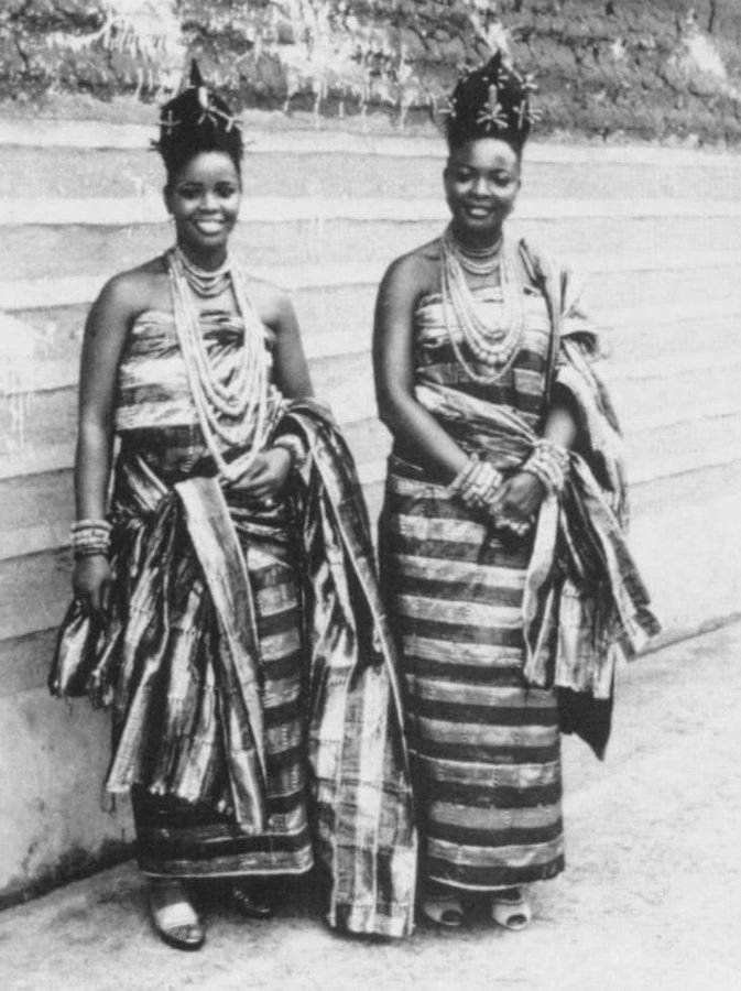 Oloi Osarugue Erediauwa and Oloi Evbagharu Janet Erediauwa in traditional Edo royal attire.