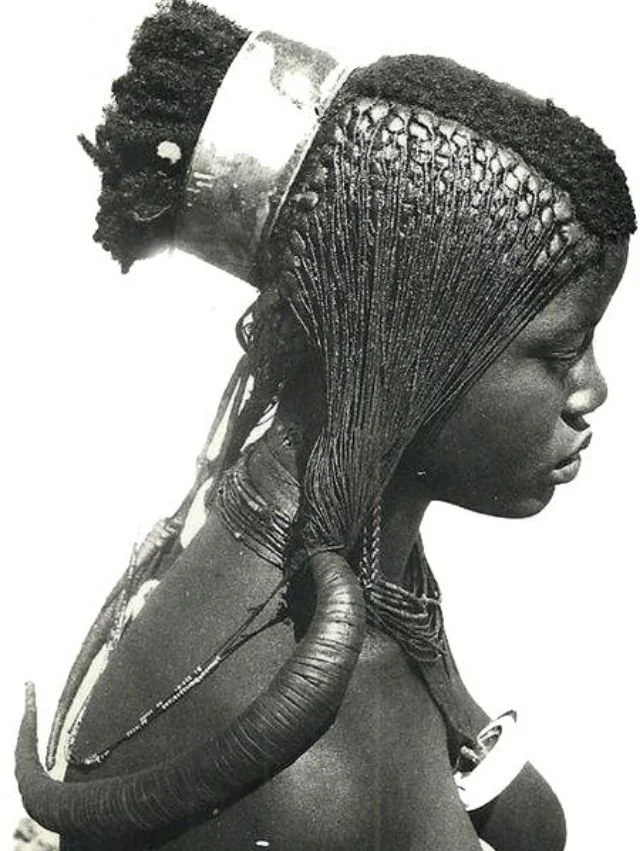 The Oshikoma and Iipando headdress of Ngandjera women, circa 1940s. Sourced from Vintag.es.