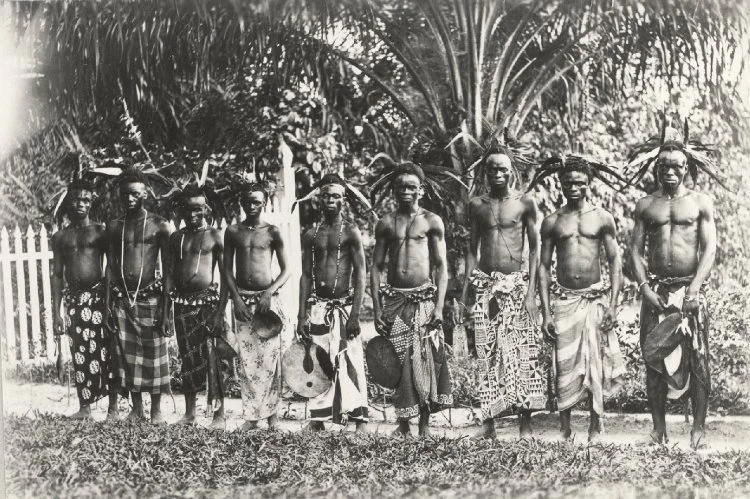 Sobo [Urhobo or Isoko] dancers from Warri with locked hair. 1880-1905, Unknown photographer.