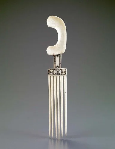 Comb, Nguni artist, Late 19th-early 20th century. National Museum of African Art, Smithsonian Institution