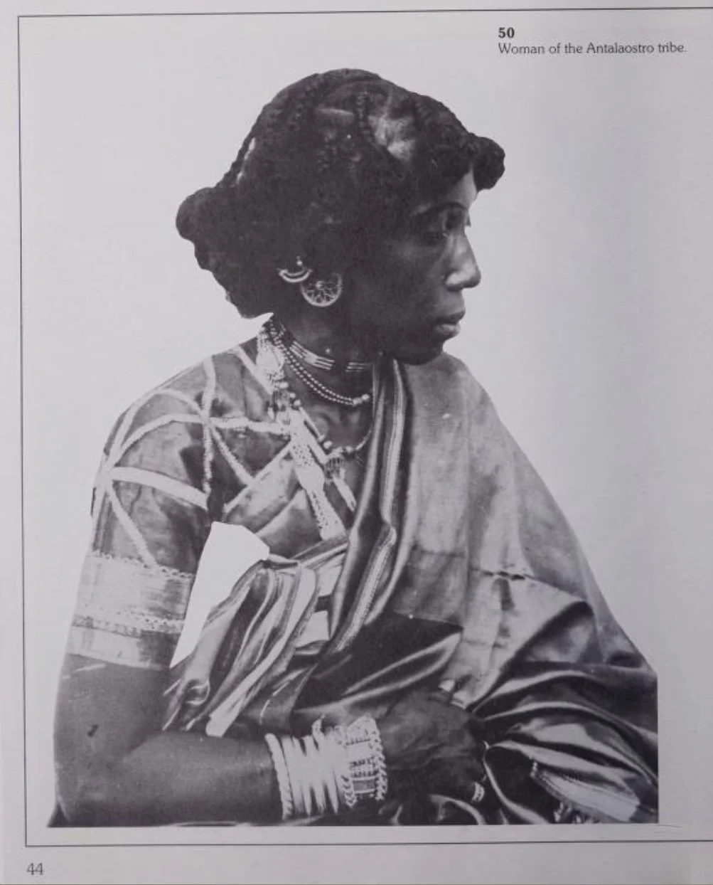Sagay, Esi. African Hairstyles: Styles of Yesterday and Today. London; Exeter, N.H., USA: Heinemann Educational Books, Internet Archive, 1983. (Page 44)