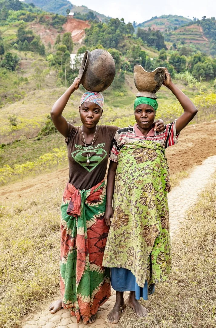  © Xavi de las Heras - Burundi 2021 & Emili Bayona - Burundi 2025 via https://www.101lasttribes.com/tribes/batwa.html