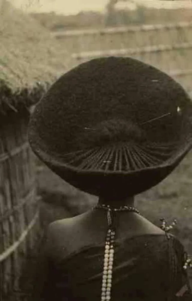 Oromo (Kemetic Africa) hairstyle in Jimma, Oromia. Sourced from Vintag.es.
