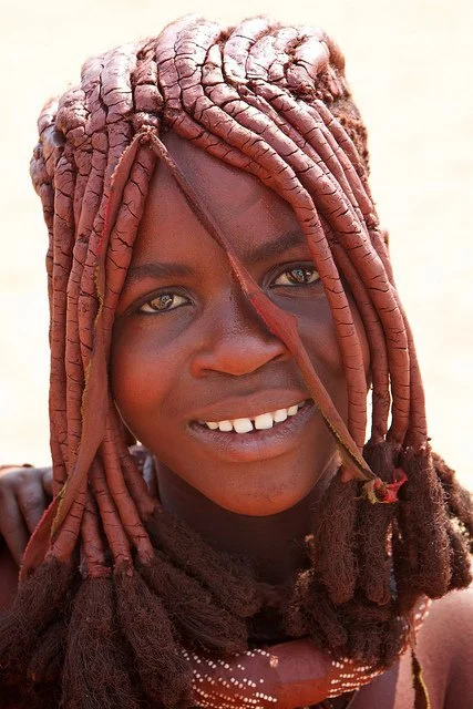 Himba woman. Image from Peter Schnurman via Trip Down Memory Lane blog.