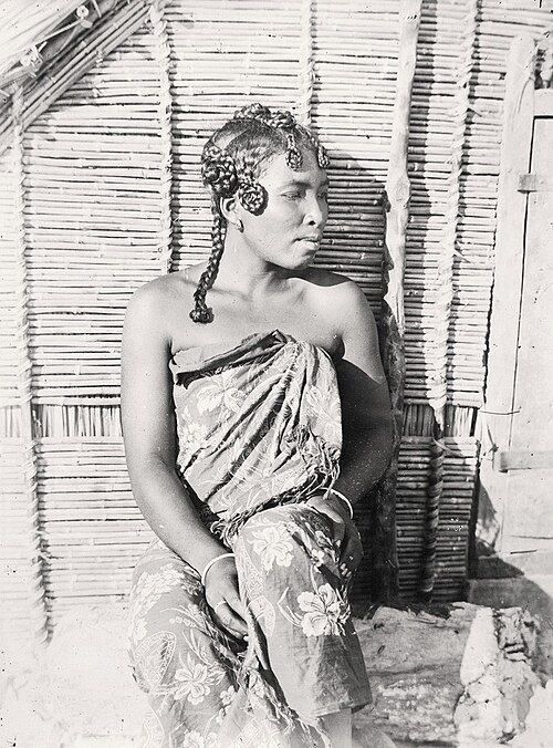 Sakalave woman, 1900-1910