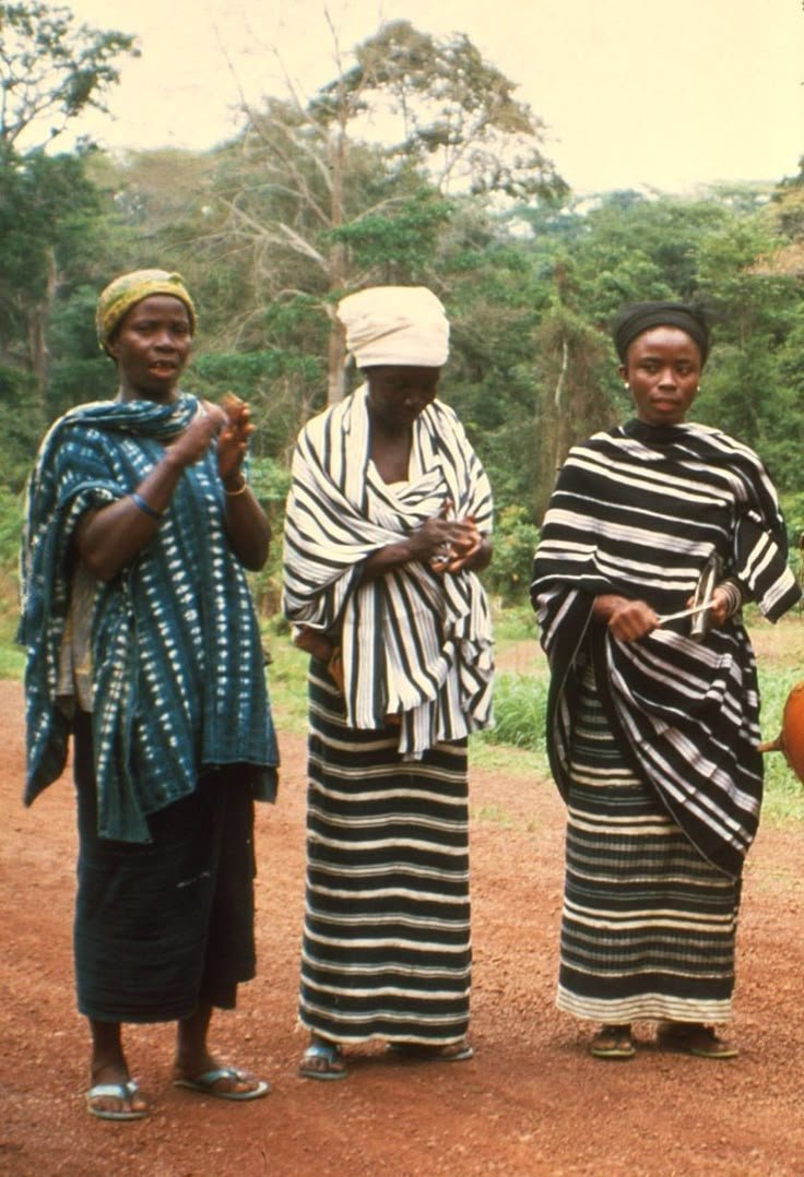 Three Malian women wearing tie-dyed and handwoven cloth.