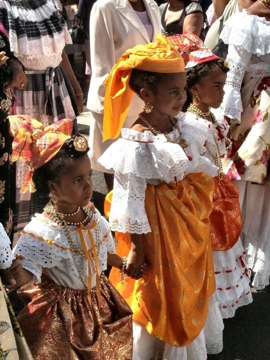 Dominican Creole children at Jounen Kwéyòl wearing a Wob Dwiyèt. 