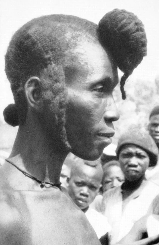 Senufo woman. Published in Himmelheber (Hans), "Negerkunst und Negerkünstler", Braunschweig: Klinkhardt & Biermann, 1960:64.