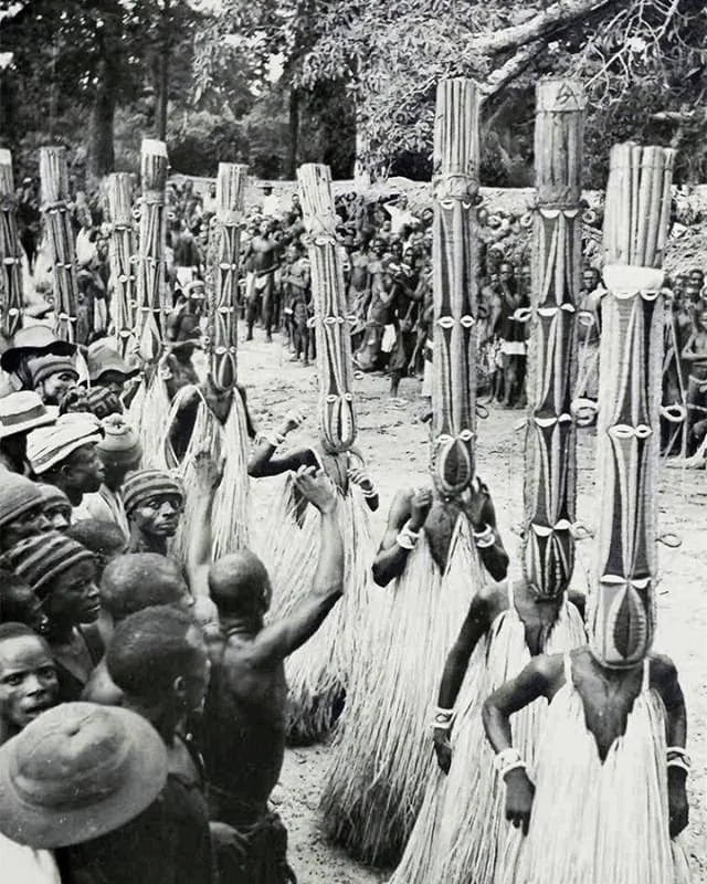 Young male Nkporo initiates dancing masks with tall fibre extensions, eastern Igbo area (p.d. Abia State), 1930s. Photo: G.I. Jones.