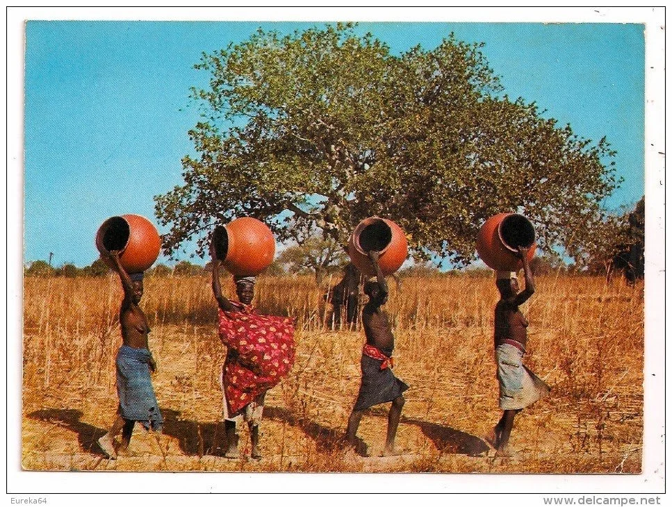 The original work wear - Mossi Indigo Cloths from Burkina Faso via Adire African Textiles by Duncan Clarke. http://adireafricantextiles.blogspot.com/2014/05/the-original-work-wear-mossi-indigo.html