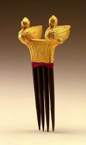 Comb, Baule artist, Early to mid-20th century. National Museum of African Art, Smithsonian Institution