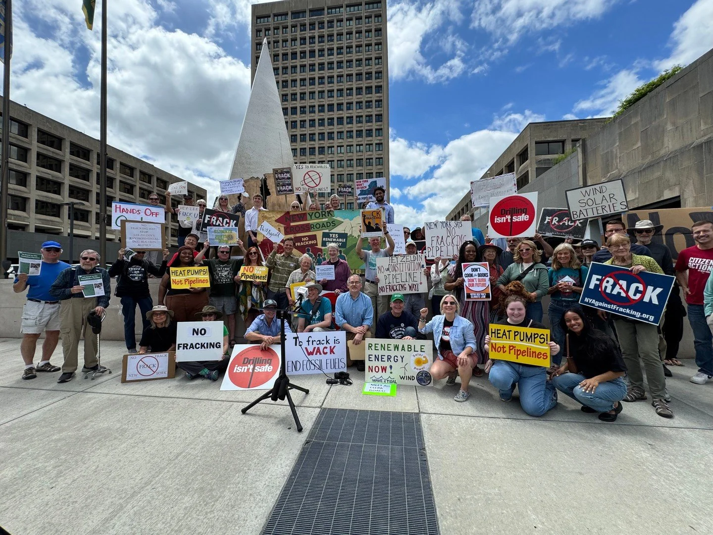Thank you to everyone who came out on short notice to say #StopTheCON!

EPA Administrator Lee Zeldin came to #NewYork today to promote the Constitution Pipeline and call for New York's fracking ban to be overturned. He claimed that no one opposes the