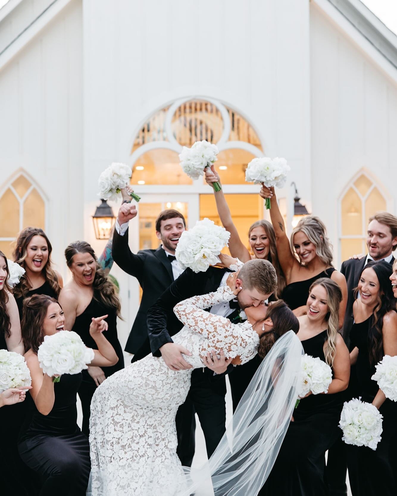 This bridal party was SO MUCH FUN. Choosing the size of your bridal party is all about finding the perfect balance between support and simplicity. Whether it&rsquo;s an intimate few or a larger group, do what makes you happy! 💍✨ #BridalParty #Weddin