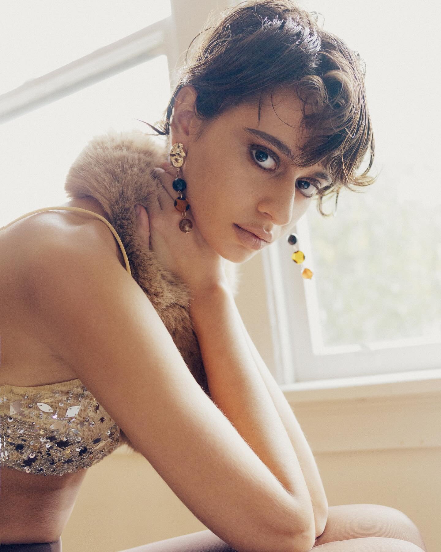 BAHAR (@baharhasann).

Photography @simonstudiovancouver 
Wardrobe Styling @janetadrienne 
Hair + Makeup @vincentleemakeup 

#TheClubGirls #Ones2Watch