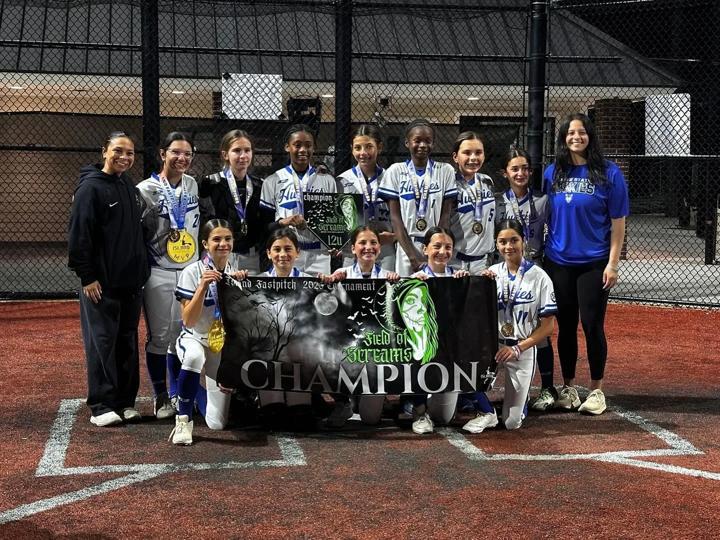 First Place🥇
Congratulations to our 12U @eshuskiesli_delandg team for a First Place finish in the USSA Field of Screams tournament this weekend! 
#GDTBAH #DogsUp #FirstPlace @estatehuskies @3n2sports