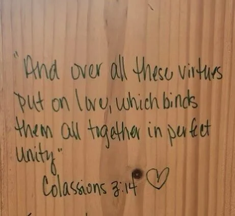 It is not lost on me how important the creation of these spaces are for the families that will dwell within them. 🤍
&bull;
&bull;
&bull;
&bull;
&bull;
#interiordesign #dallasdesigner #fortworthdesigner #newconstruction #bibleverses #handprints #kids