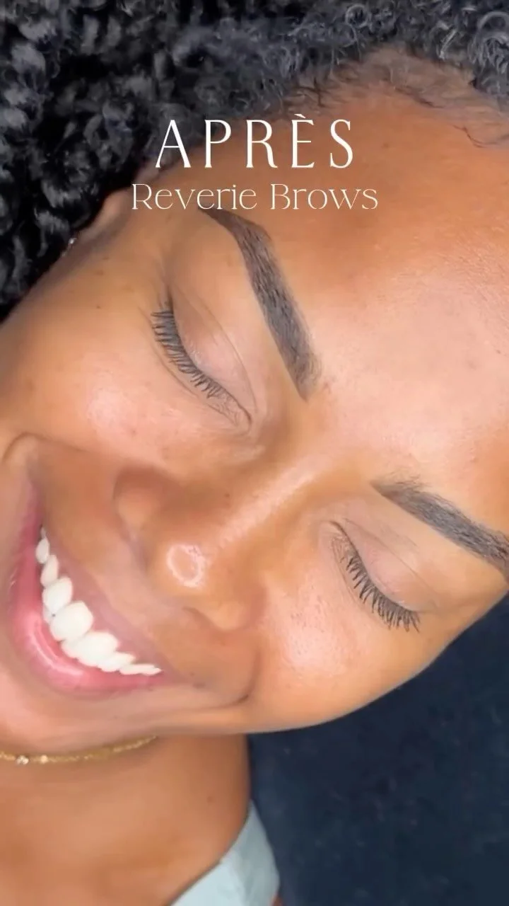 ✨Cover by Reverie Brows ✨
Ma cliente est venue me voir avec une problématique : son ancien tatouage. Trop foncé, trop marqué, plus du tout à son goût. Elle ne voulait surtout pas passer par le détatouage, al