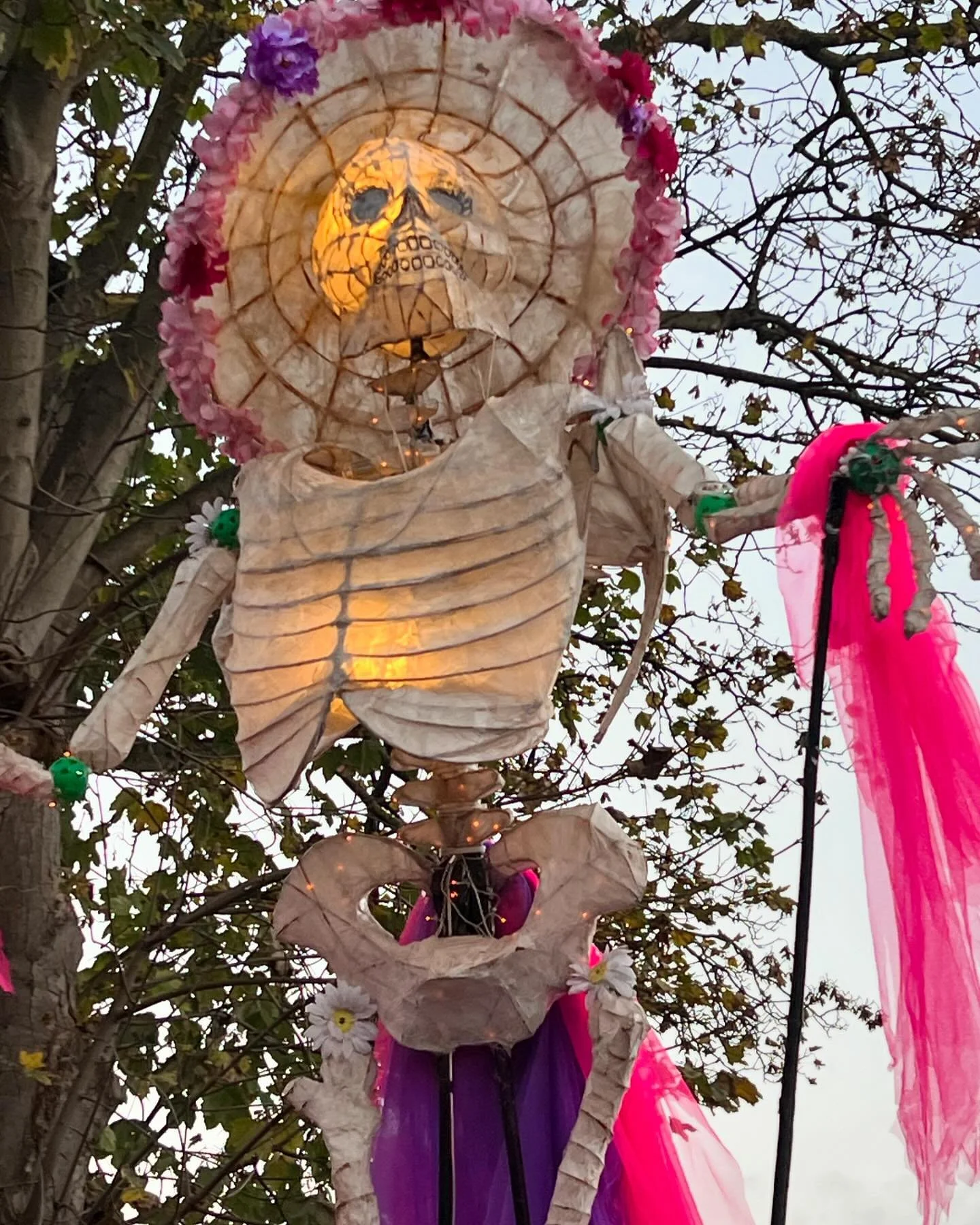 Another fantastic and inspirational event @redbridgearts &hellip;. A parade around Wanstead Christchurch Green celebrating and honouring the day of the dead. The community gathered and paraded, along with musicians, giant puppets and lanterns. 
Day o