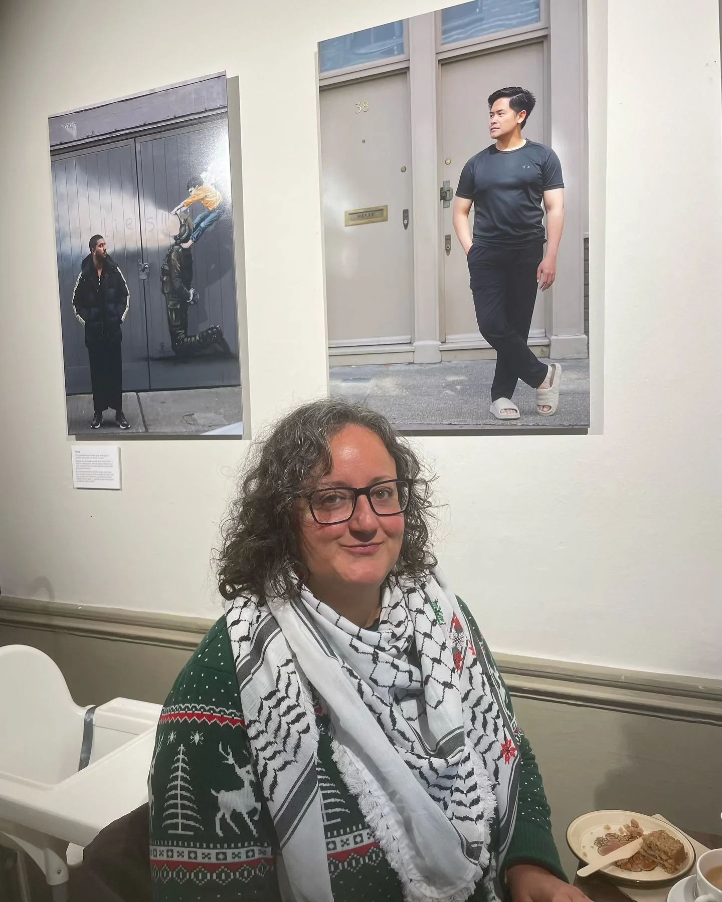 Yesterday Sansel and I met in her area, Bethnal Green for a change. We worked for the day in Oxford house, a community space currently hosting a photography expedition on Muslim men and clothing.
We enjoyed the buzz of community groups in the house a