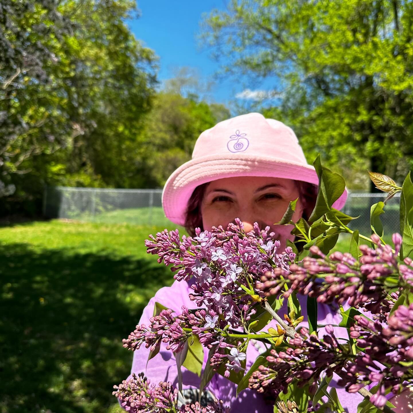 THE EARTH LAUGHS IN FLOWERS AND I LAUGH IN DAISY-CHAINS OF SILLY THOUGHTS 🌼⛓️🤪

WHAT IS LIFE BUT FLEETING MOMENTS LIKE THE LIFE OF A LILAC TREE/BUSH/SHRUB ?!?!?