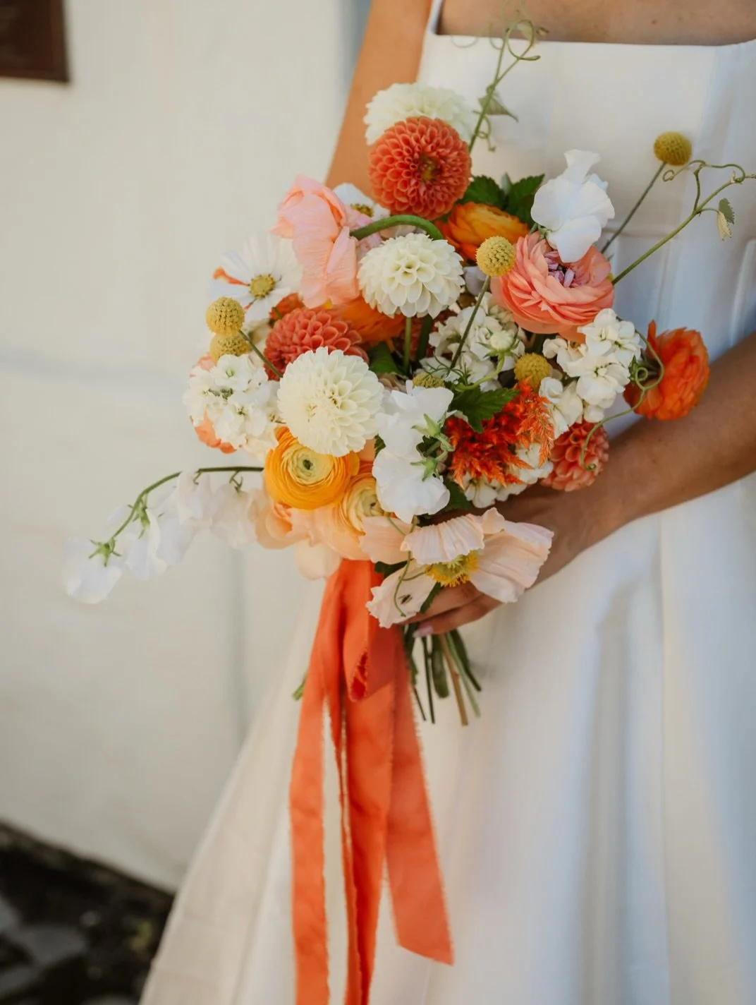 We love creating colorful, contemporary florals for modern celebrations 🌾✨

If you&rsquo;re into citrus, unexpected fruits, mushrooms, and playful textures in your bouquet or centerpieces, we&rsquo;re probably going to get along really well 😽

If y