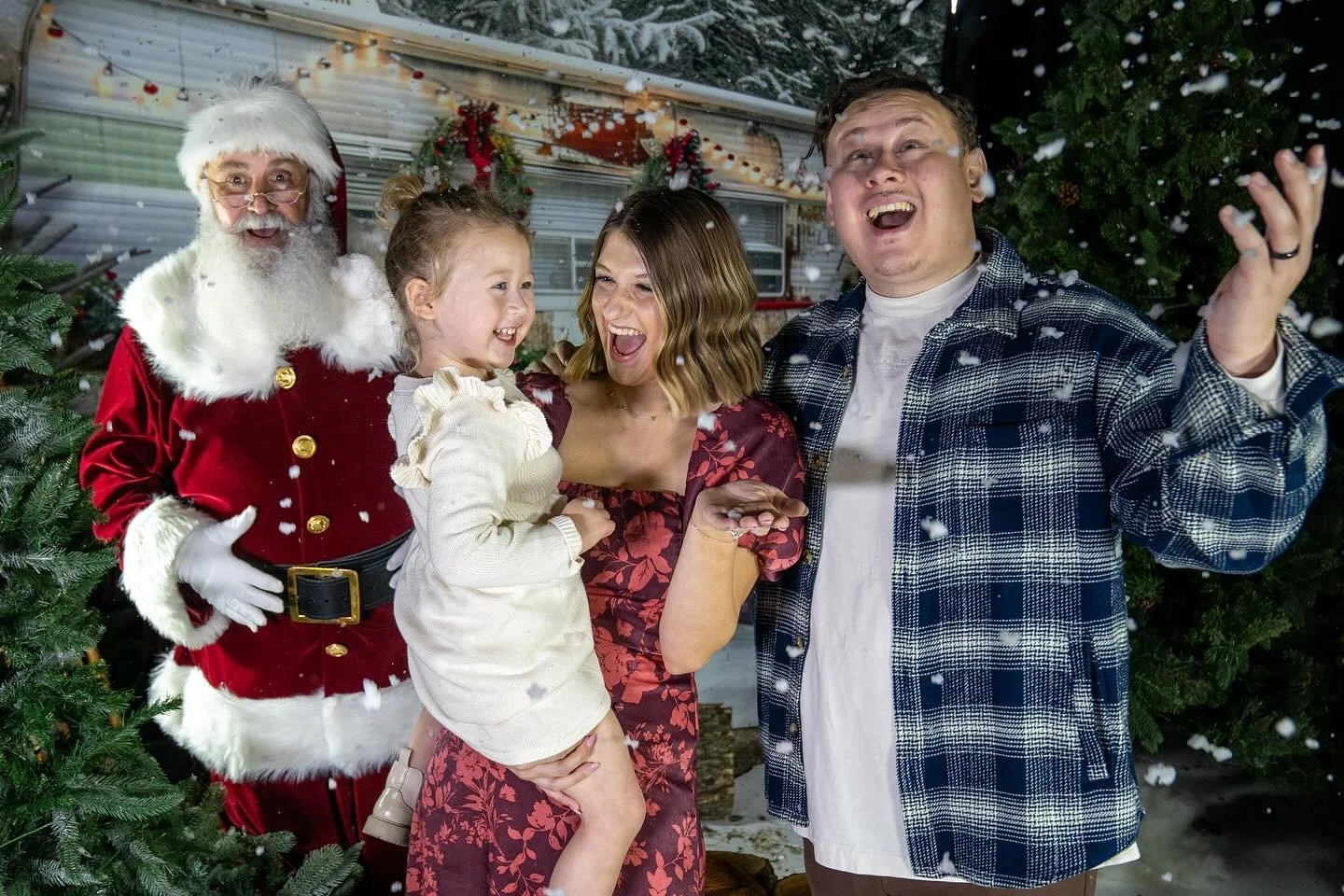 Thankful for this sweet tradition. 🎅🏼🪩🎄

📷: @byrne_digital_media_