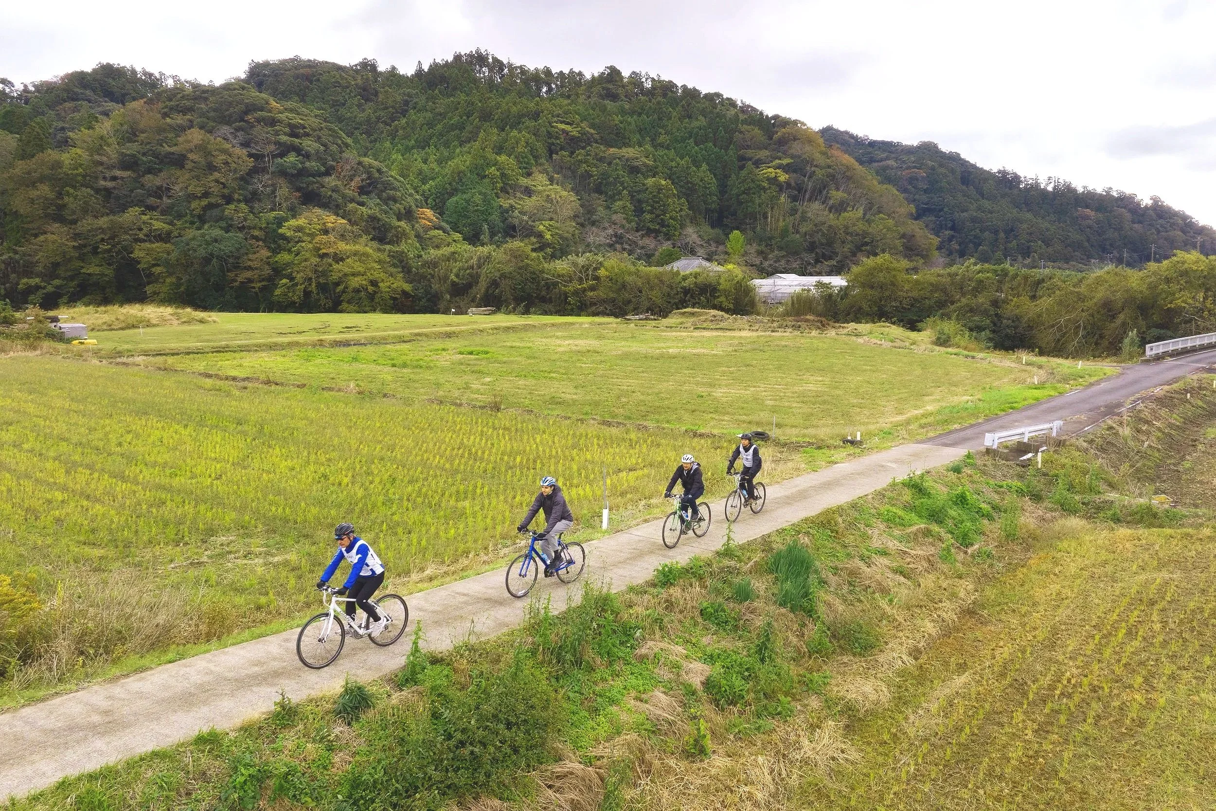 Cycling (Recommended) - 
Cycling is the best way to explore Minamiboso’s quiet roads and scenic landscapes. Routes, distance, and pace are always tailored to your interests and fitness level. We have both normal bikes and e-bikes