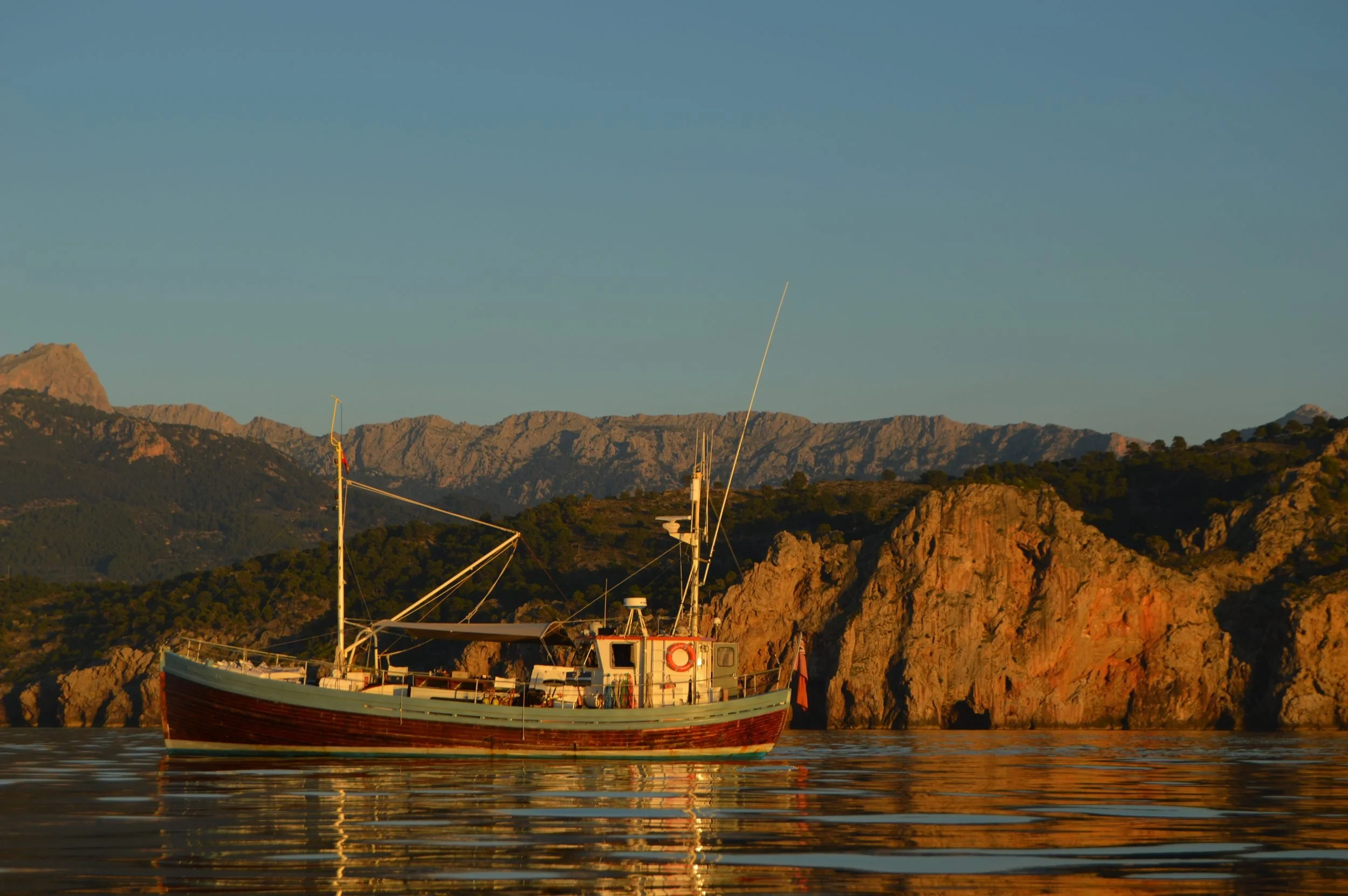 Bonnie Lass golden hour red cliffs