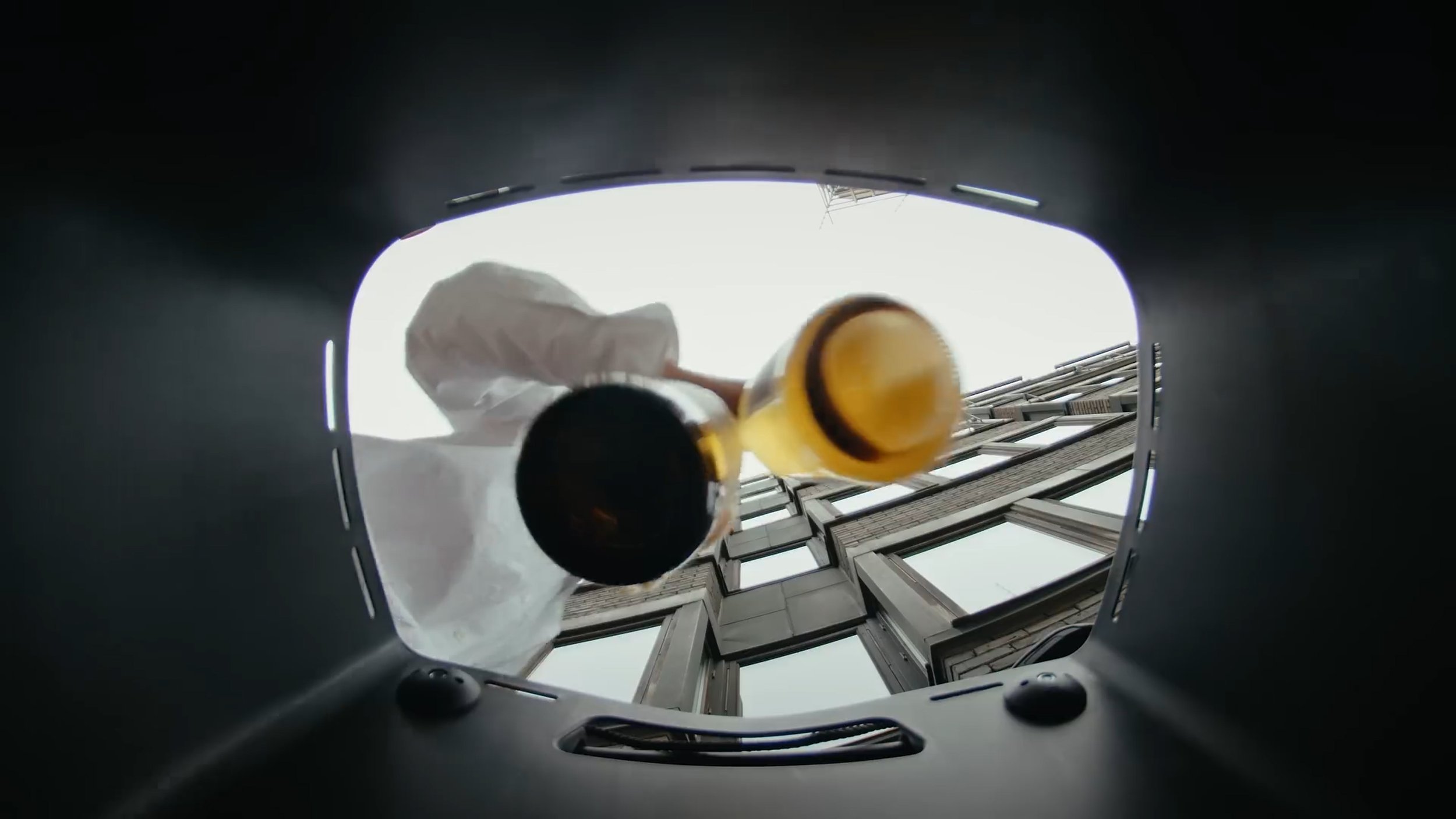 22"-26" RIDER MTB SALE DE CAFETERÍA. 2 ACCIONES POSIBLES 1 GUARDA ORDENADOR EN ALFORJA O 2 COLOCA BATERÍA