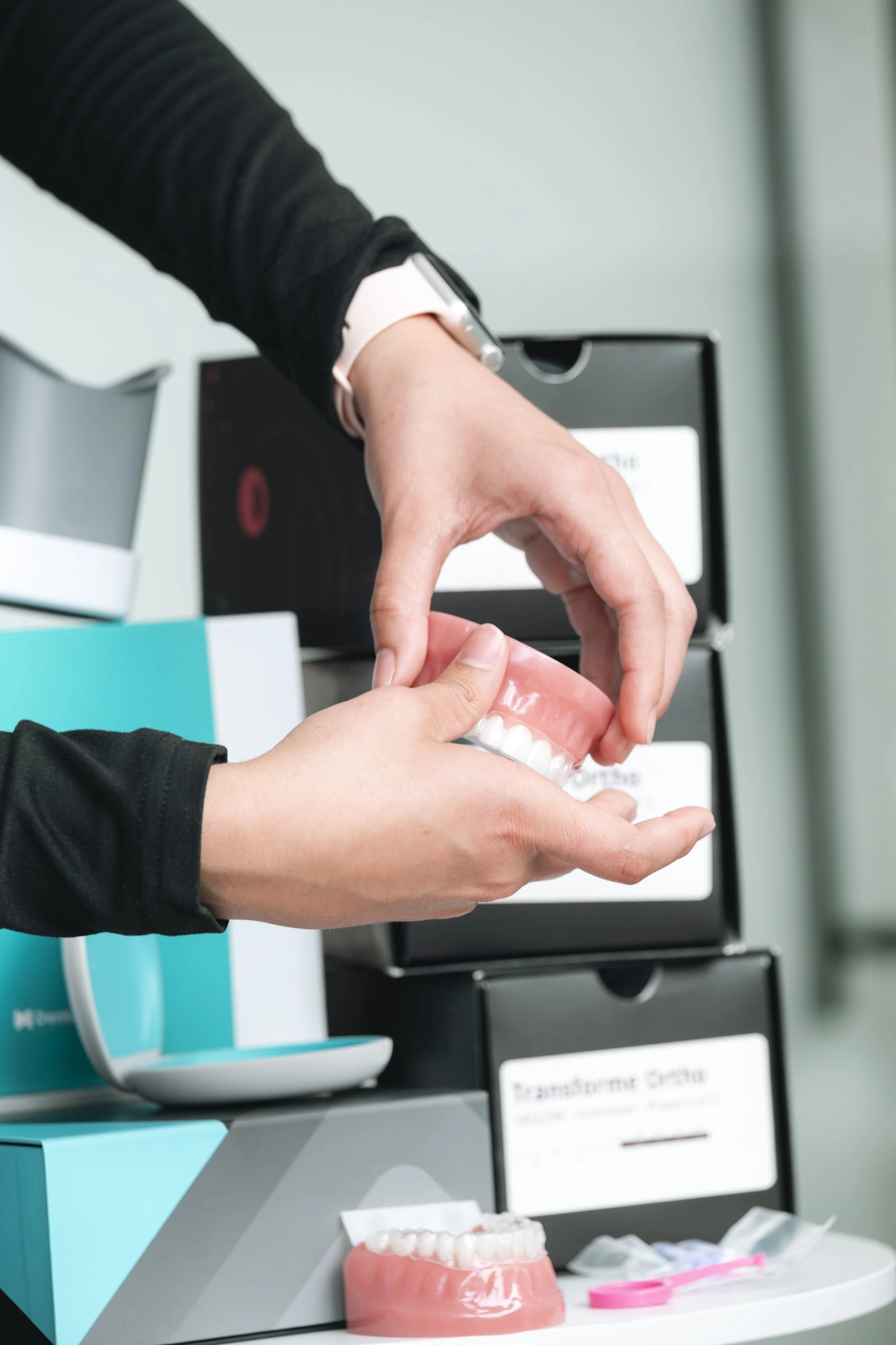 Guide d'entretien : Comment garder vos aligneurs transparents et invisibles