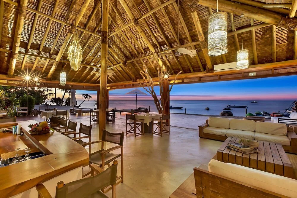 restaurant lounge at Tides Reach Resort.jpeg