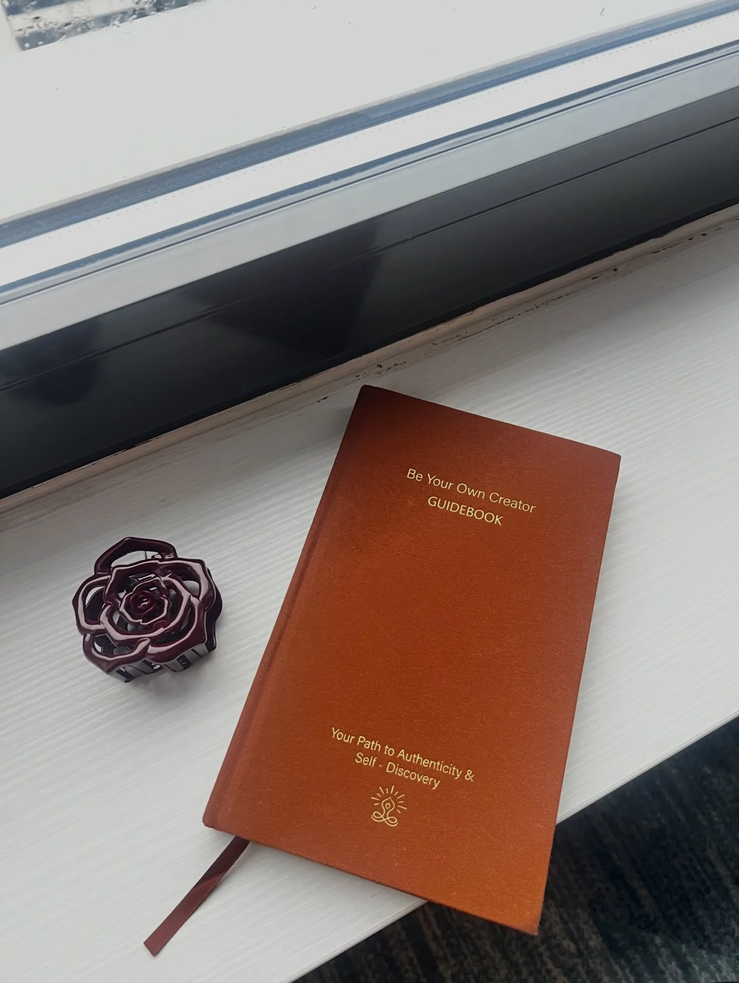 but first let me cultivate some clarity, then everything else falls into place. 
@beyourowncreator_guidebook 🤎

#dailyguidedjournal
#beyourowncreator 
#flowincreation 
#mentalclarity