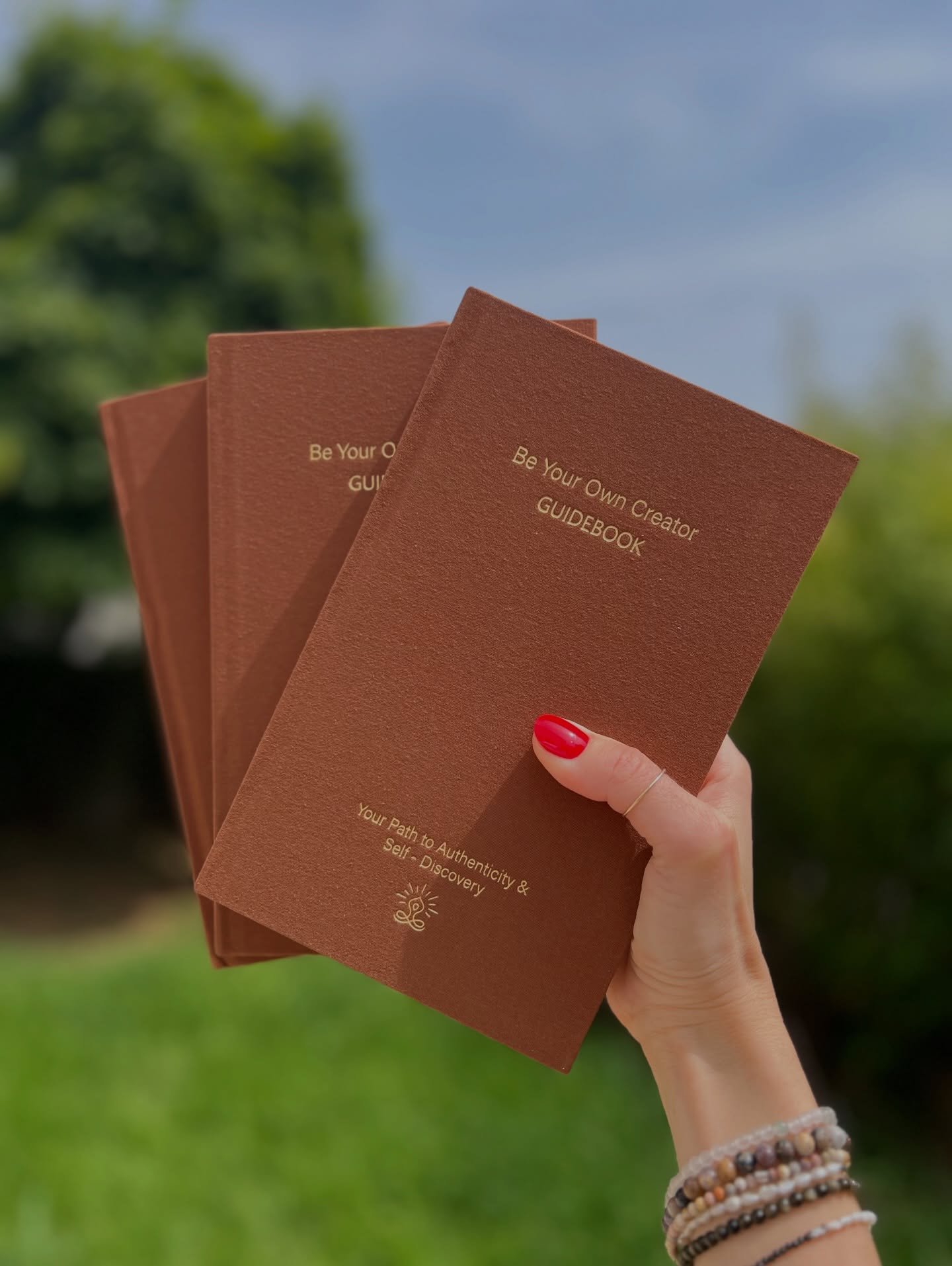 the guide you need for clear mind, focus and structure. 
flowincreation.com 🤎

@beyourowncreator_guidebook 

#ClearMind #Structure #FlowState #FlowinCreation #BeYourOwnCreator