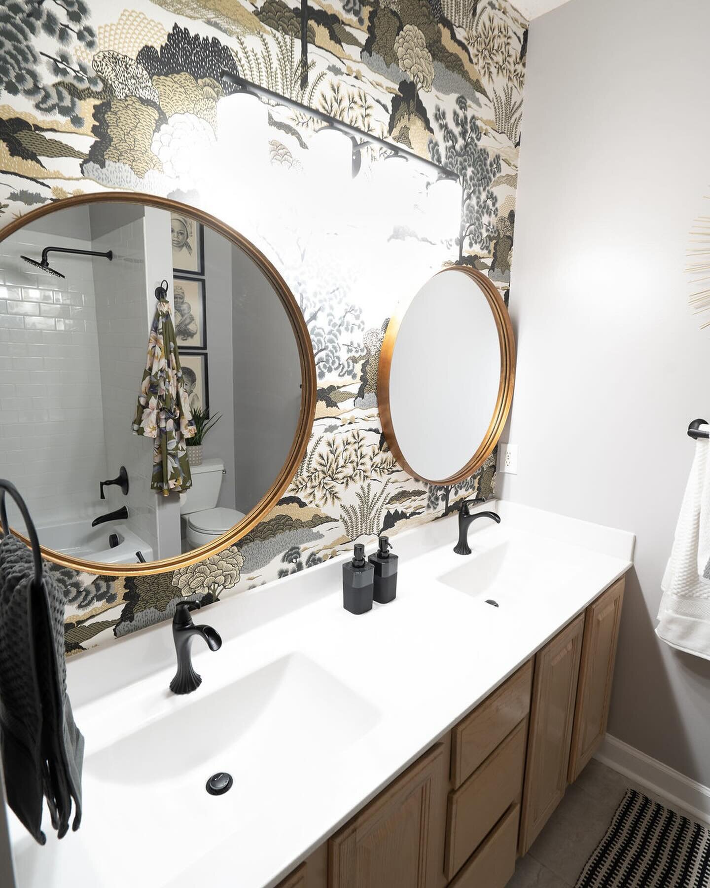 #TBT We transformed this full bathroom with new @pfisterfaucets plumbing fixtures and the wallpaper was the icing on the cake. Same vanity, new countertop, new flooring, mirror and lights ✨👌🏽 This project was the perfect example of a bathroom refre