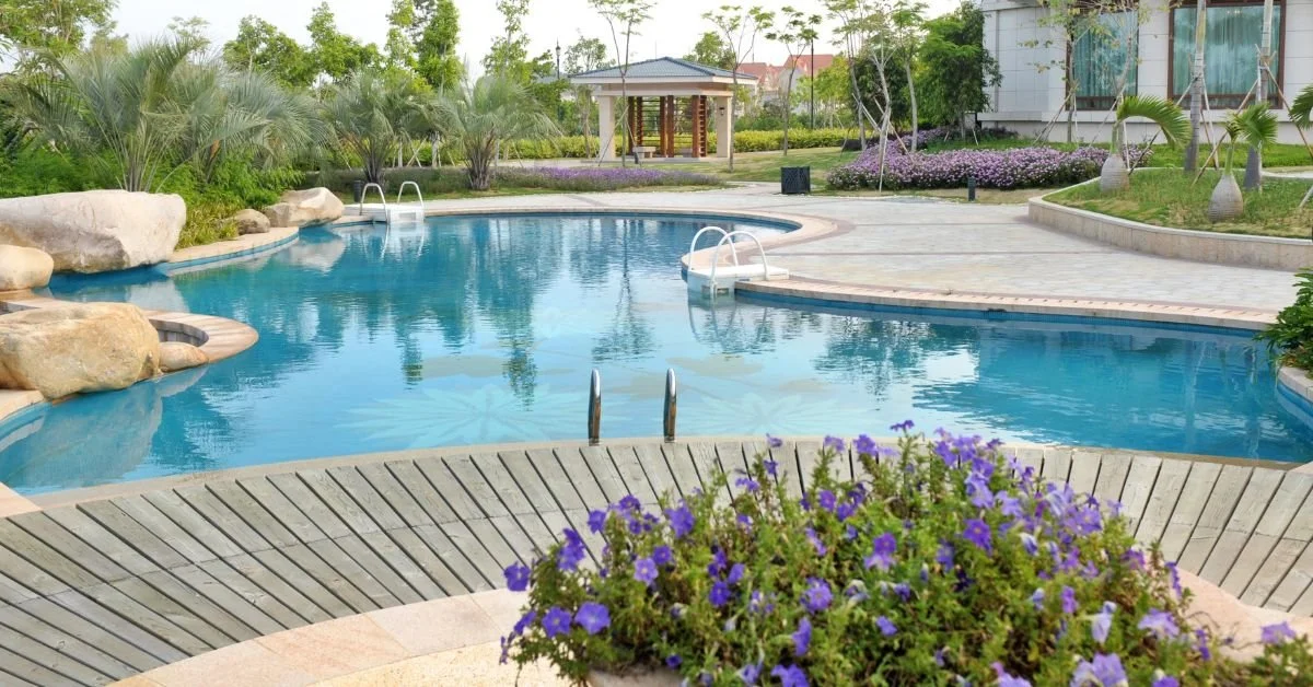 9 Top Features To Add to Your Backyard Pool Remodel