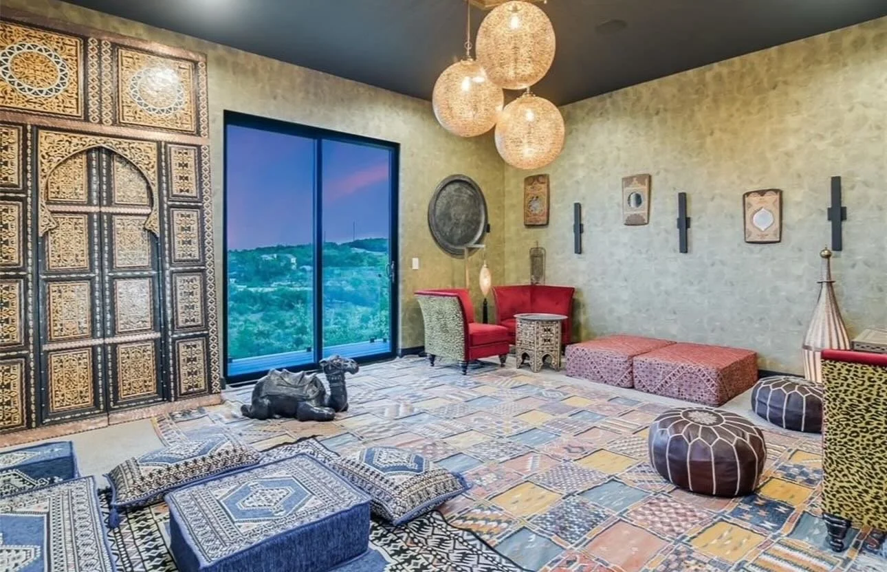 No matter the style or story&mdash;you dream it, I design it. Bold, cozy, global, modern&hellip; let&rsquo;s bring your vision to life. 💫 

#kakijohninteriors #boldspaces #InteriorDesignMagic #AllStylesWelcome #CuratedForYou